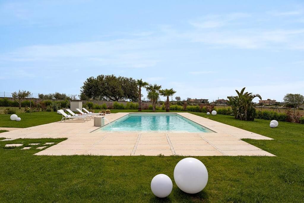 Villa Paradiso With Private Pool, Bbq Area, Huge Garden And Free Parking Модика Екстериор снимка