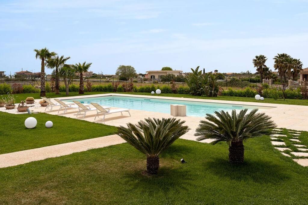 Villa Paradiso With Private Pool, Bbq Area, Huge Garden And Free Parking Модика Екстериор снимка