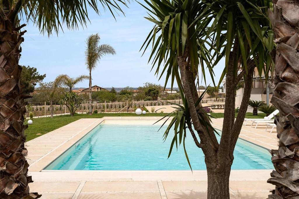 Villa Paradiso With Private Pool, Bbq Area, Huge Garden And Free Parking Модика Екстериор снимка