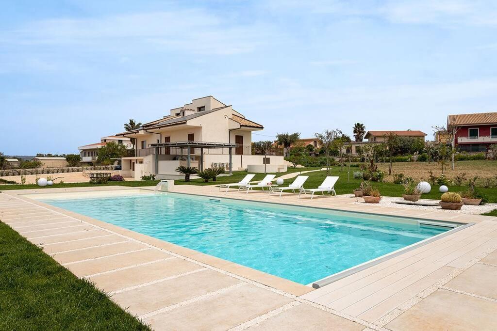 Villa Paradiso With Private Pool, Bbq Area, Huge Garden And Free Parking Модика Екстериор снимка